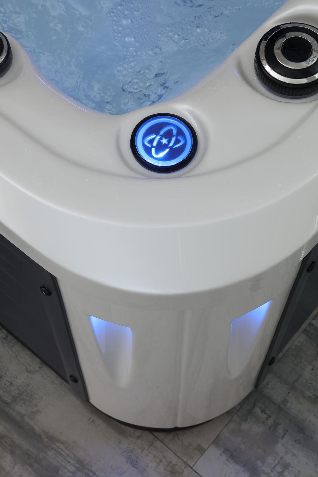 BRAIDER Wanna ogrodowa PRESTIGE z hydromasażem 210 cm Biała. Ze schodkami.